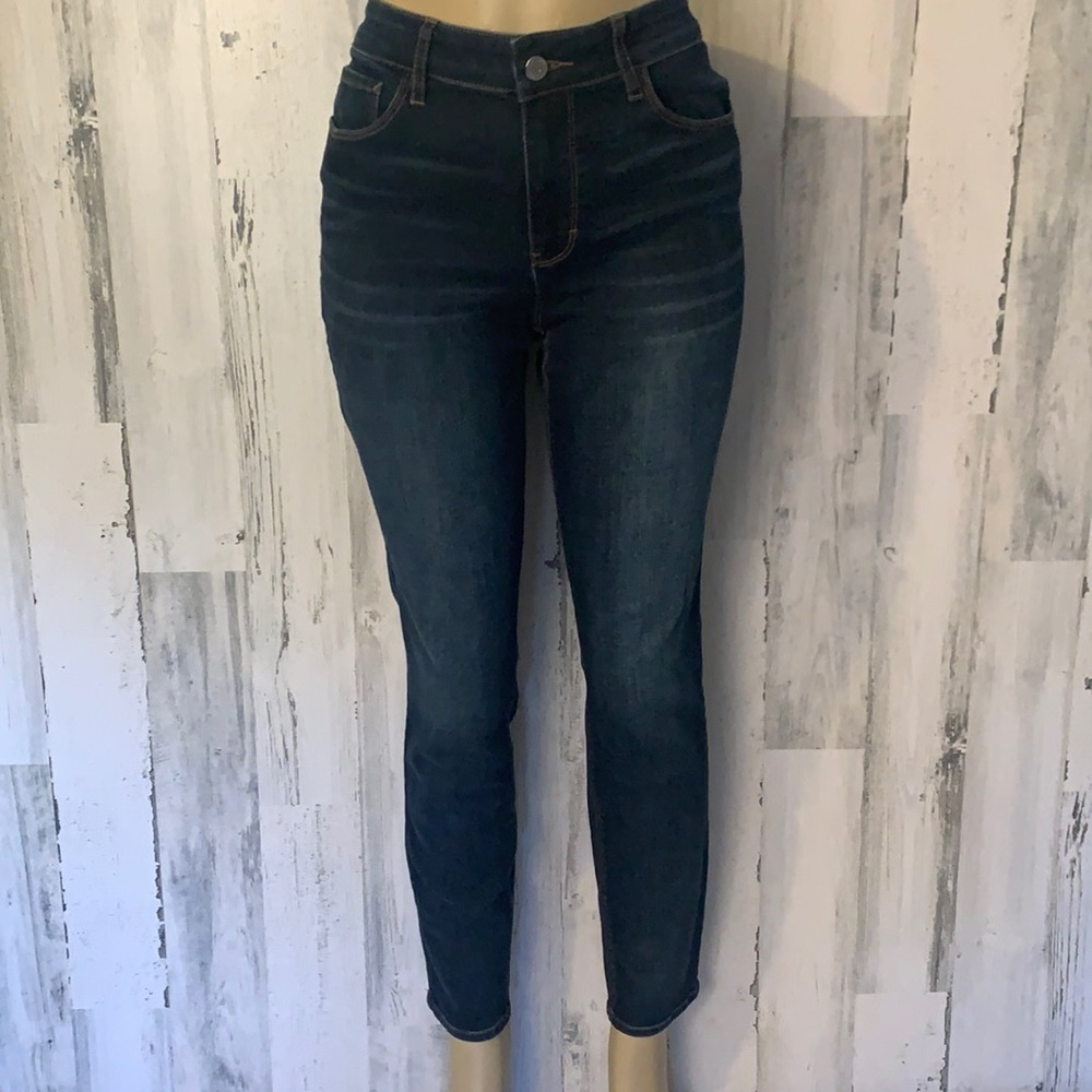 size 4 White House Black Market Dark Wash Skinny